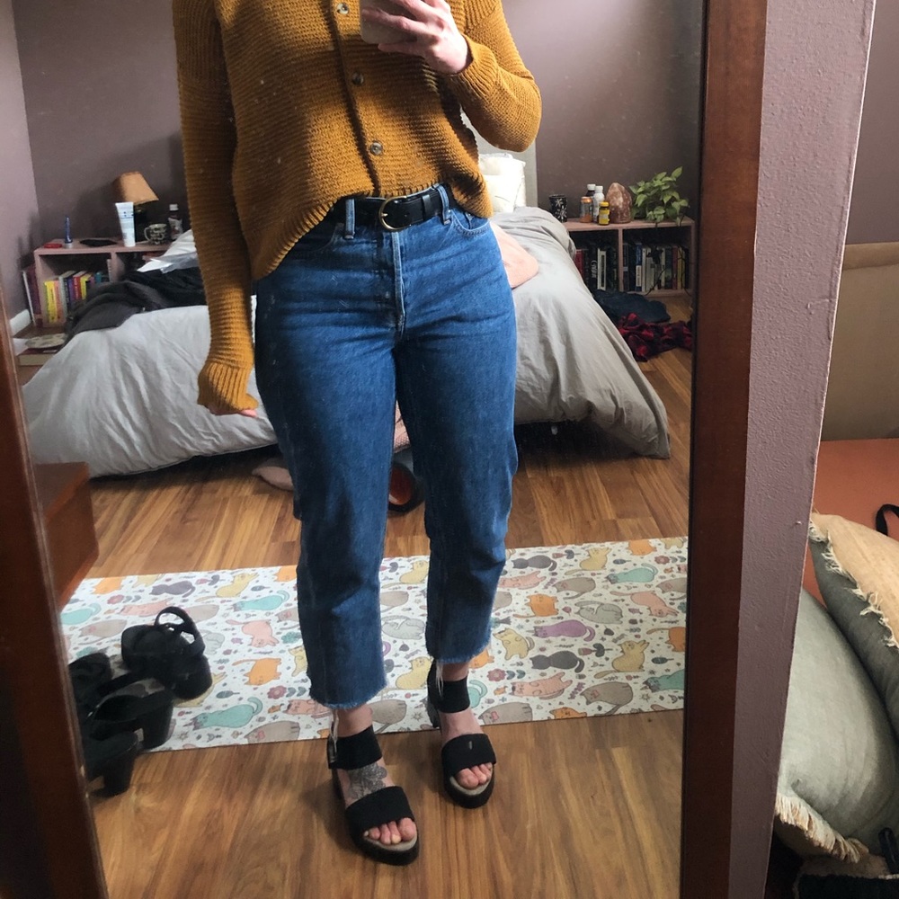 Everlane 90’s Cheeky Straight Raw Hem Mom Jean